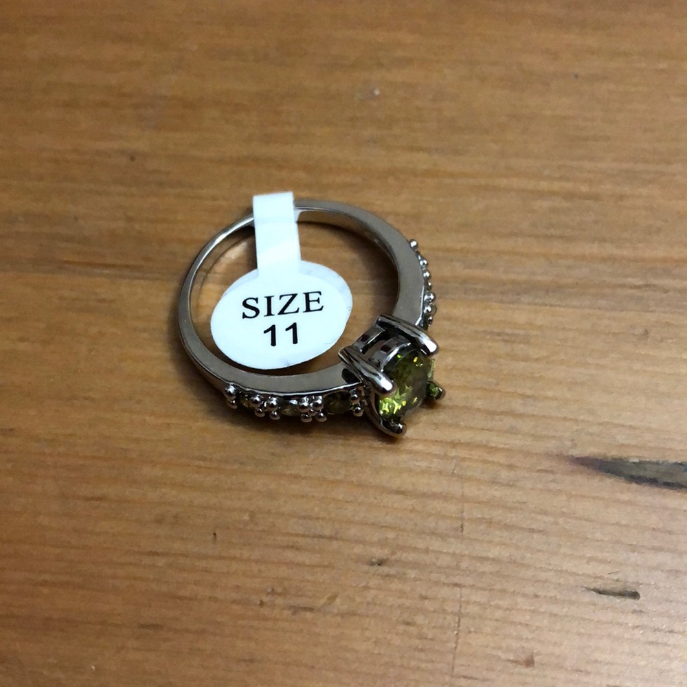 Ring - Picture 3 of 4